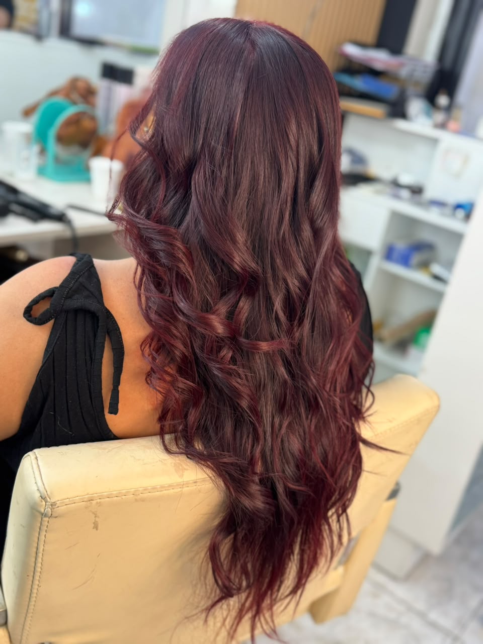 Color borgoña con ondas