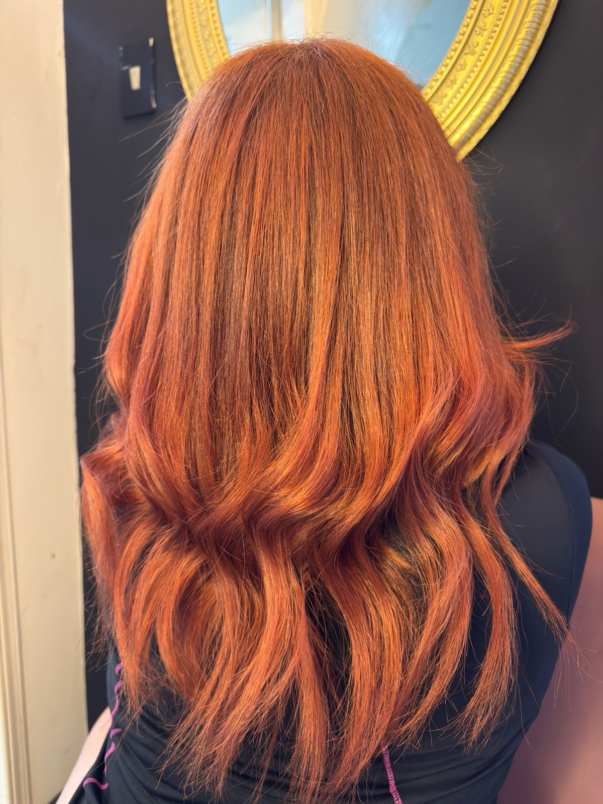 Color cobre intenso con capas